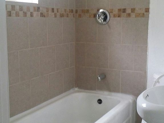 4th image of 411 Potomac Ave