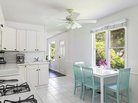 3rd image of 121 Windmill Ln