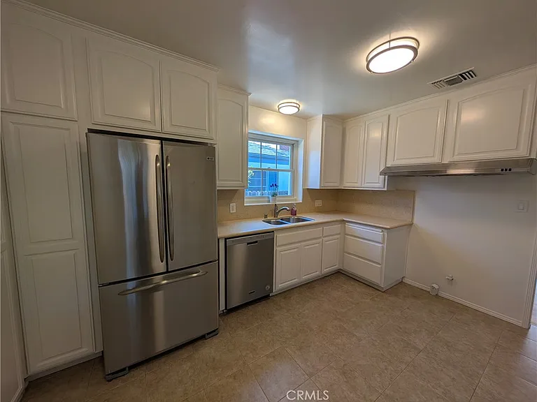 582 N Sunnyslope Ave — Photo 17