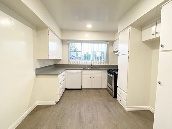 3rd image of 1310 N Gardner St #9