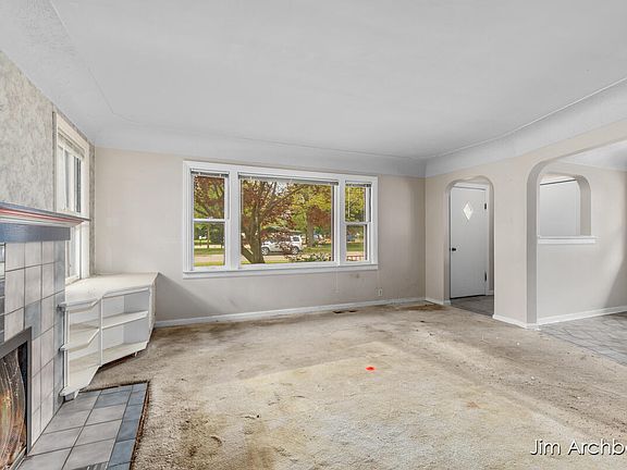 4th image of 146 Bellevue St SE