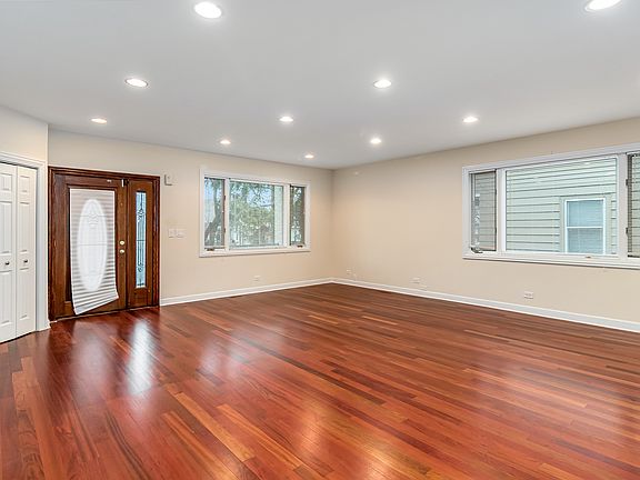 3rd image of 3648 N Nordica Ave