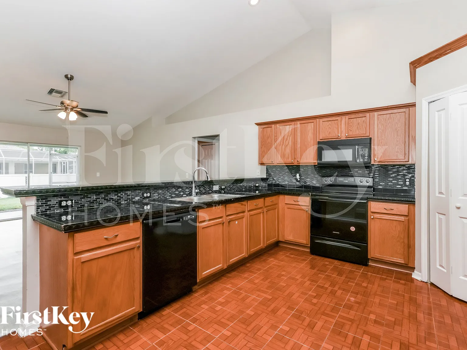 4 bed, 2.0 bath, 1785 sqft, $2,245 — Photo 4