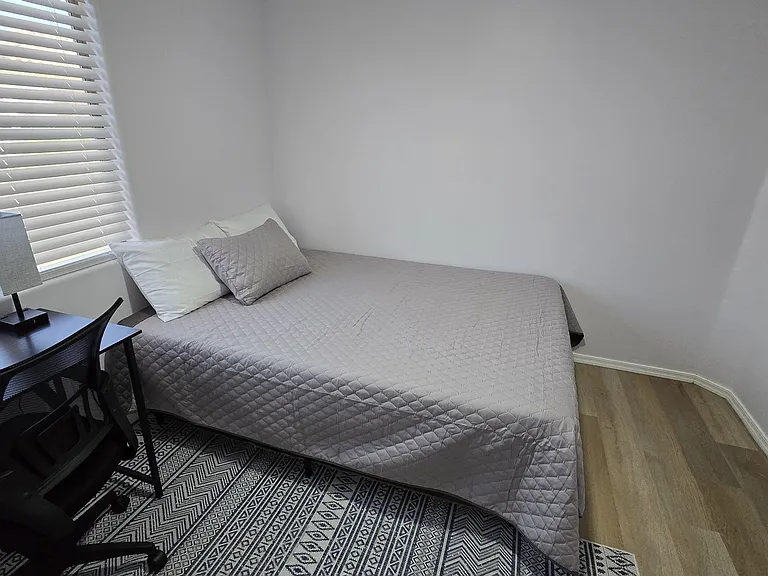 E Laurel Ave — Photo 1