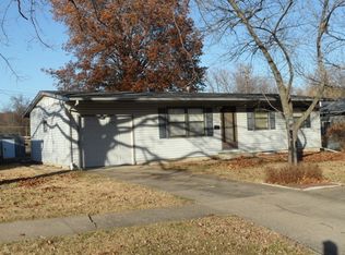 5424 SW 27th St, Topeka, KS 66614