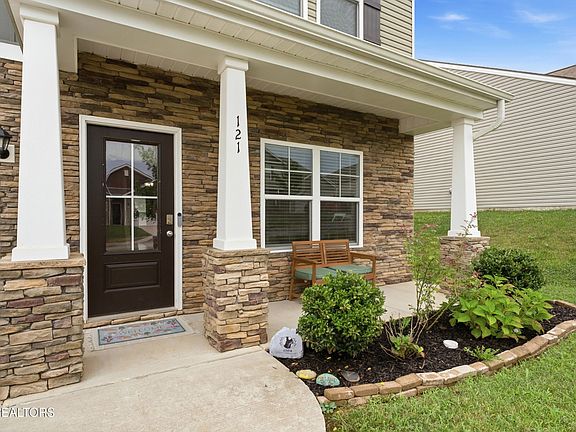 3rd image of 121 Kaley Ln