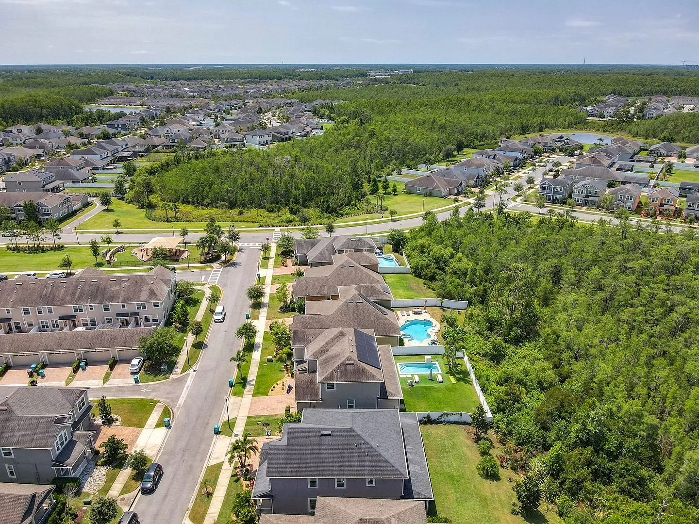 Now Available Beautiful 4-Bedroom Pet Friendly Home For Rent In Randal Park! — Photo 4