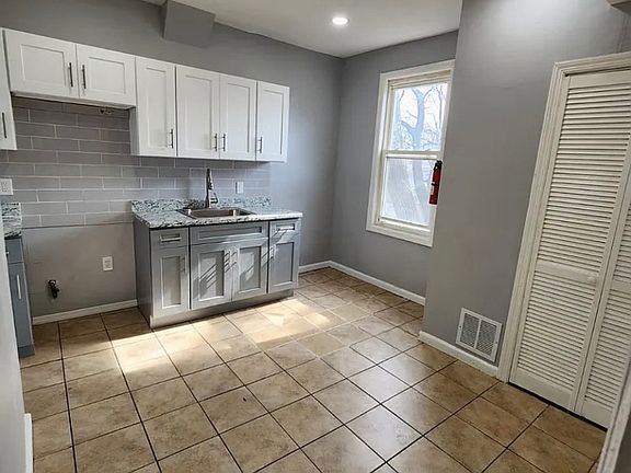 4th image of 80 Brookdale Ave #3L
