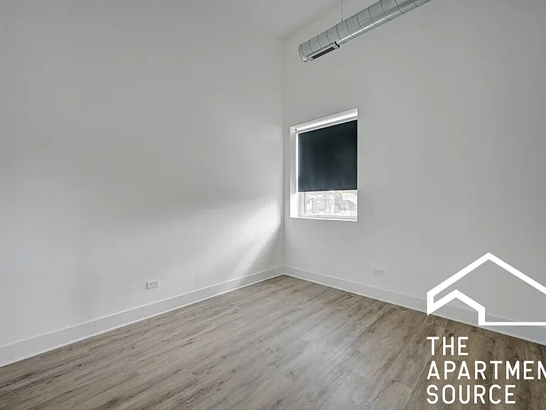 4709 N Artesian Ave #203 — Photo 7