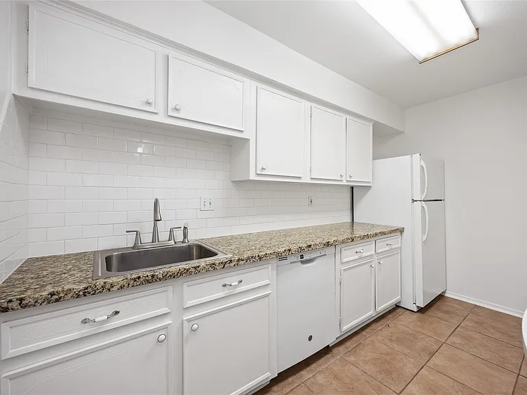 3131 Cummins St #3 — Photo 11
