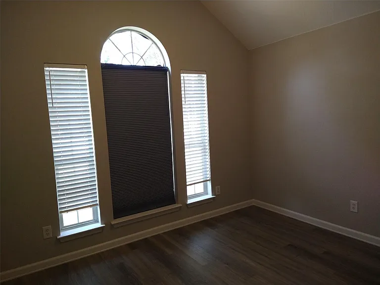 8706 Priest River Dr — Photo 3