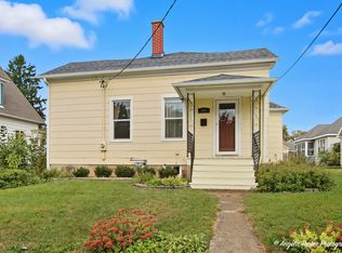 331 Chestnut St, Woodstock, IL 60098