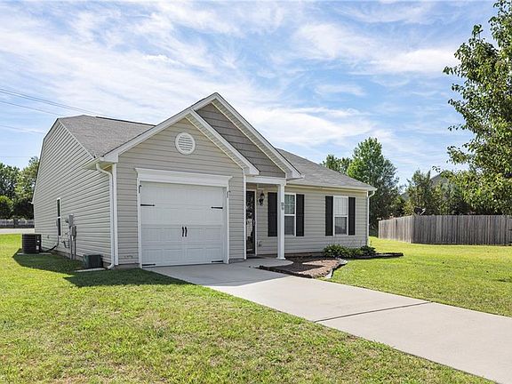 3rd image of 216 Florida Dr