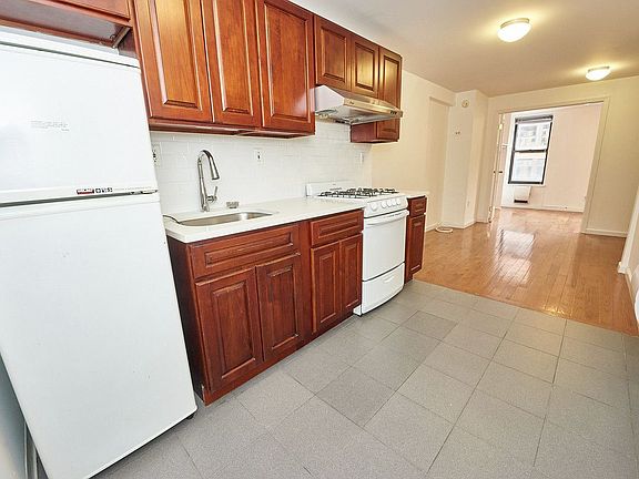 3rd image of 34 E Broadway #6