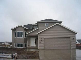 1512 SE 34th Ave, Minot, ND 58701