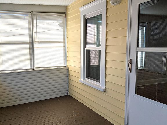 3rd image of 2508 Pelton Ave