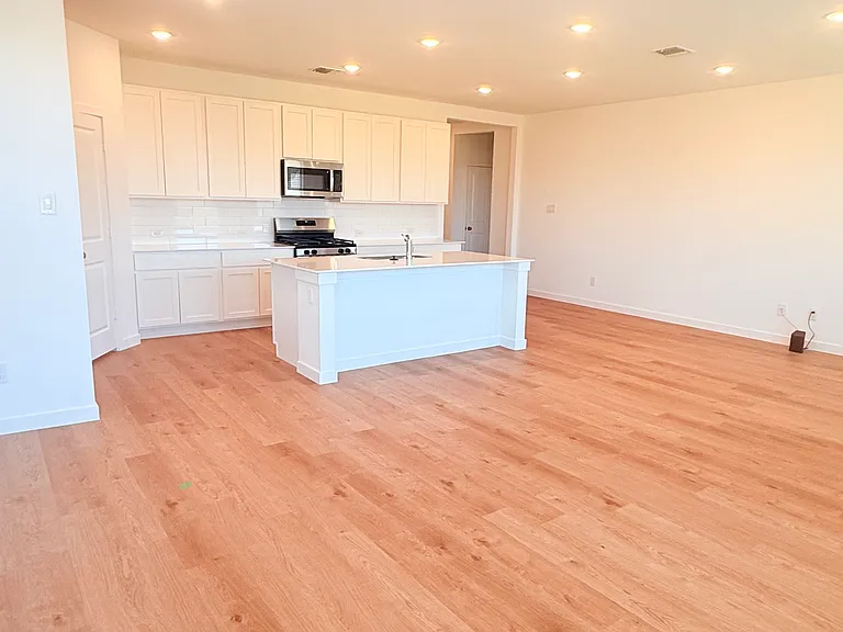 9109 SW 19th St — Photo 11