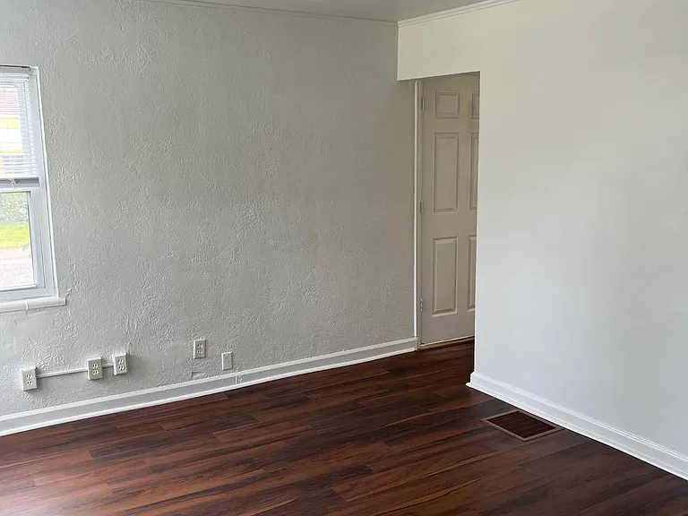 939 E 14th Ave — Photo 16