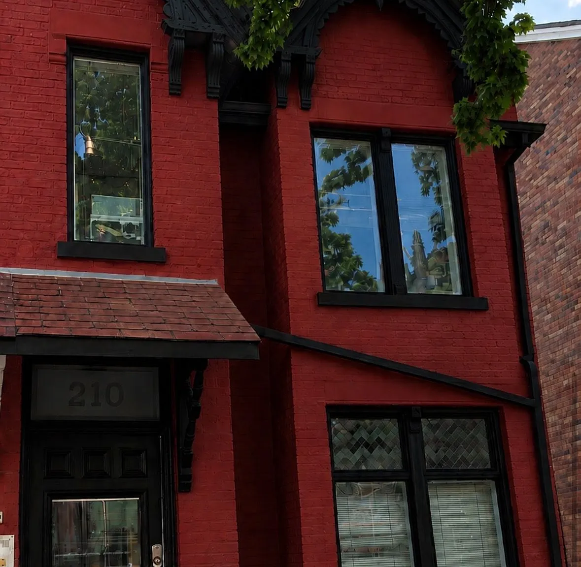 4 bed, $4,800 — Photo 1