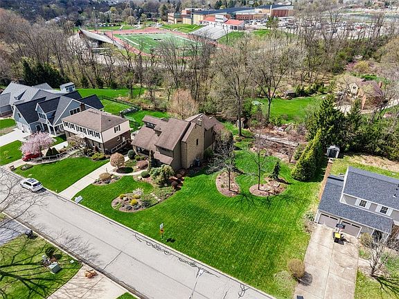 2nd image of 2698 Bethel Crest Dr