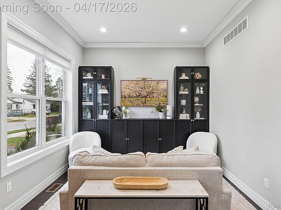 4th image of 1935 Martin Rd