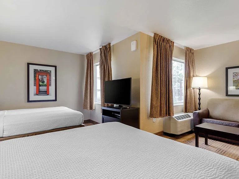 Deluxe Studio - 2 Queen Beds