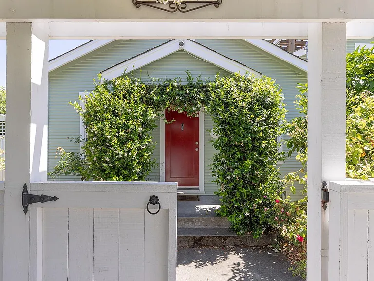 1317 C St — Photo 2