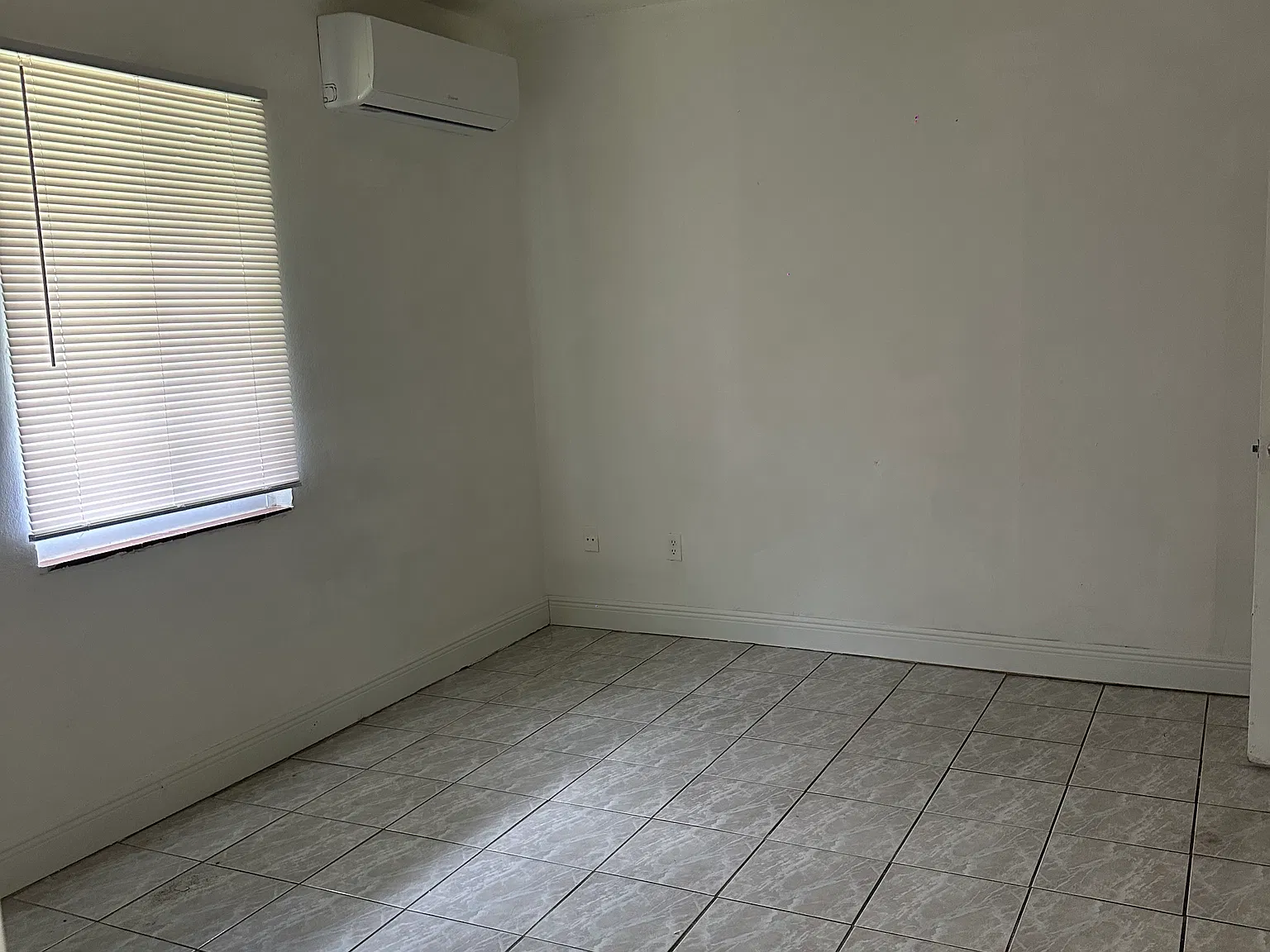 1 bed, 900 sqft, $1,600 — Photo 3