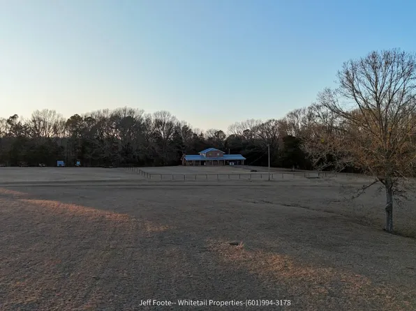 1885 Carsley Rd, Jackson, MS 39209
