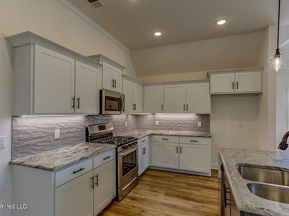 4th image of 3828 Andreas Dr