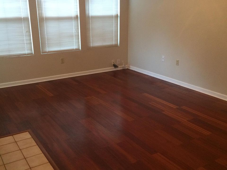 1st image of 109 Parkwood Dr
