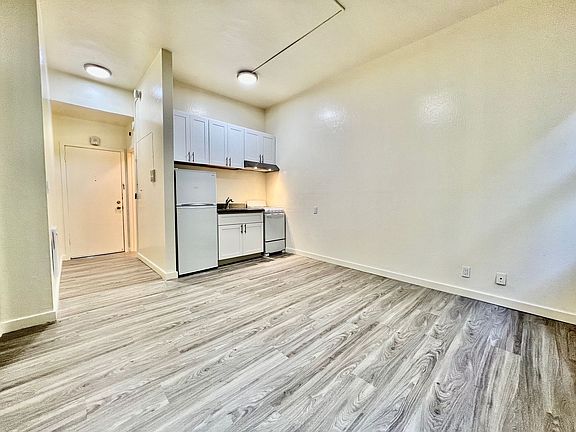 2nd image of 757 Jackson St APT 105