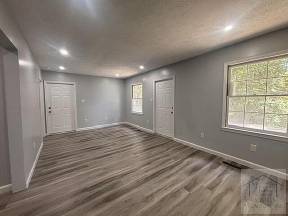 2nd image of 15 Ridgewood Rd