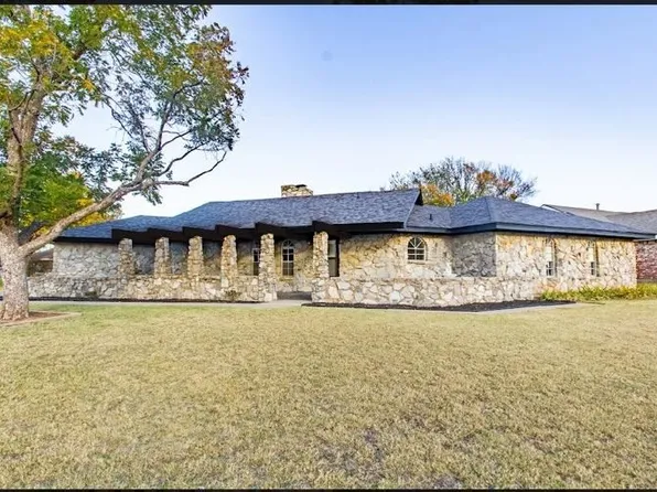 20 SE Camelot Dr, Lawton, OK 73501
