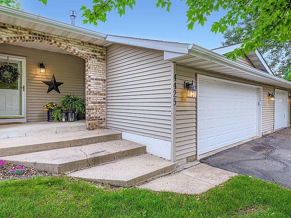 4th image of 4425 Goldenrod Ln N