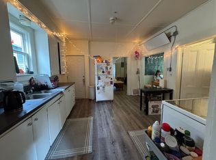 Main Level - 3 Bedroom 1 Bath Unit in Victorian House VERY Close to WWU, Bellingham, WA 98225
