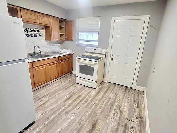 3rd image of 1551 Steele St #2A
