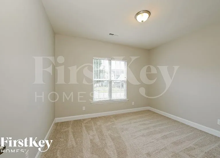 4960 Long Grove Dr — Photo 11