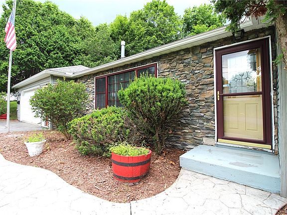 3rd image of 24 Forest Rd