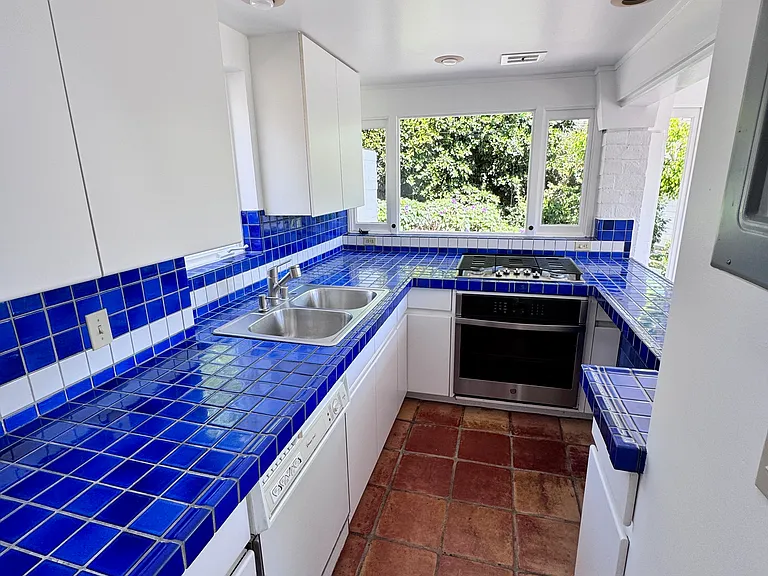1055 Dyer Pl — Photo 17