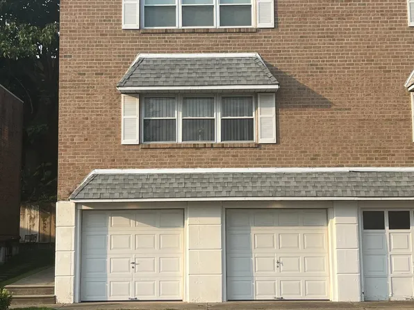 1953 Ambassador St, Philadelphia, PA 19115