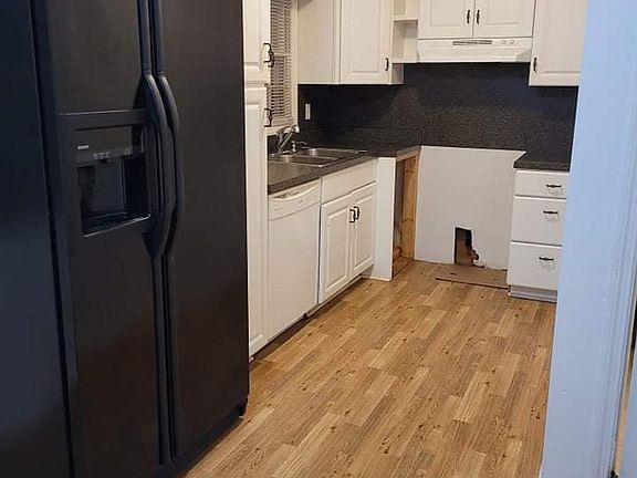 5th image of 712 Washington St