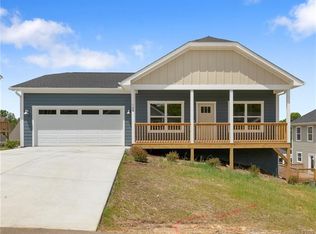 108 Greenwood Fields Dr, Asheville, NC 28804