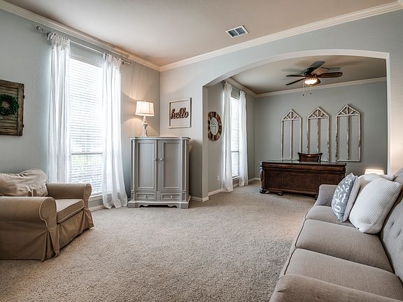 4th image of 1328 Aubrey Ln