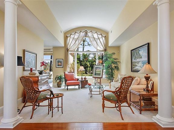 4th image of 8 Oyster Bay Pl