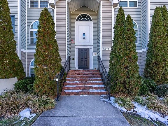 4th image of 4703 Pennoak Ln #L