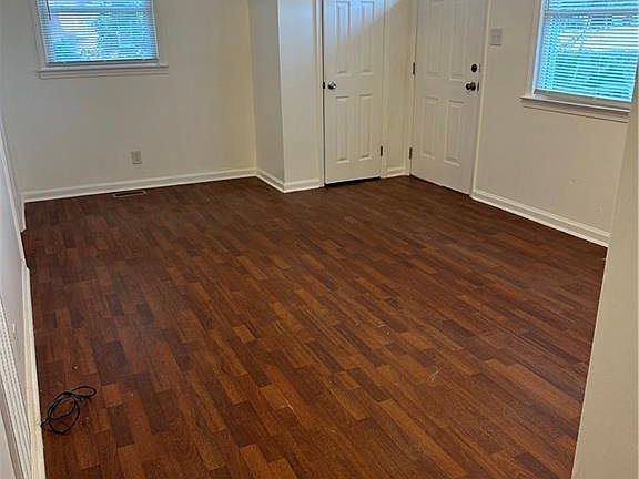 3rd image of 2404 Phillips Ave