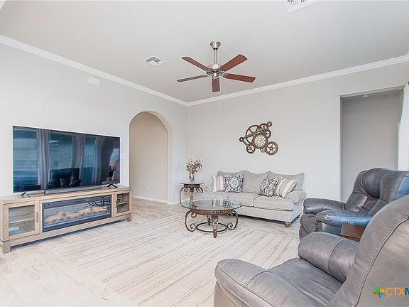 3rd image of 723 Cross Dr