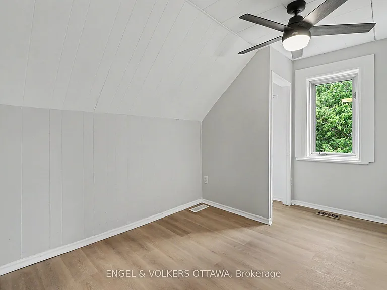 728 Laval St — Photo 9