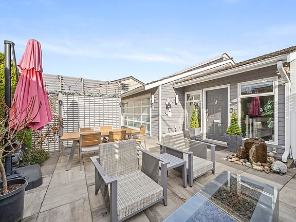 3rd image of 1430 View Cres